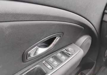 Renault Megane III Hatchback 1.5 dCi FAP 90KM 2011 Renault Megane 2011r, 1.5 DCI. Uszkodzony tyl. Jezdzi. 1.5 Diesel 90KM, zdjęcie 11