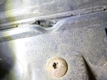 MASKA MŘÍŽKA PEUGEOT 206 EGJ 2002R.
