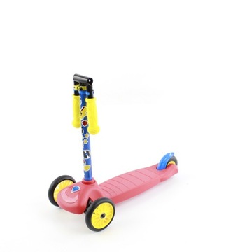 Трехколесный самокат с регулируемым рулем.