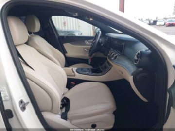 Mercedes Klasa E W214 2023 Mercedes-Benz Klasa E 350 2023 2.0 Benzyna 255KM, zdjęcie 9