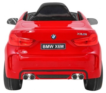 Автомобиль BMW X6M, окрашенный в черный цвет