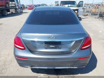 Mercedes Klasa E W213 2019 Mercedes-Benz Klasa E 2019 Mercedes-Benz E-Class E 300 RWD Sedan 2.0 241KM, zdjęcie 4