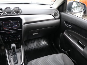 Suzuki Vitara III SUV Facelifting 1.0 BoosterJet 111KM 2018 Suzuki Vitara 1.0 BoosterJet, Salon Polska, zdjęcie 7