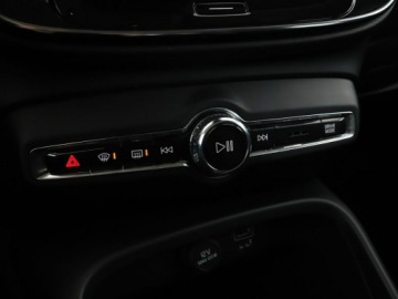 Volvo XC40 Crossover 1.5 T3 163KM 2020 Volvo XC 40 full LED virtual cocpit półskóra, zdjęcie 28