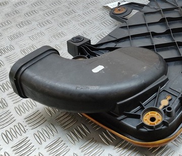 BMW 7 F01 F02 F03 F04 2011 POUZDRO FILTRU VZDUCHU