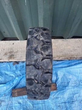 OPONA PEŁNA ROTA 15 X 4 1/2- R 8 15x4