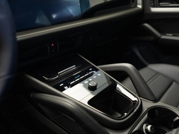 Porsche Cayenne III SUV Facelifting 3.0 353KM 2025 PORSCHE Cayenne Coupe Black Edition Suv 2.0 (353KM) 2025, zdjęcie 8