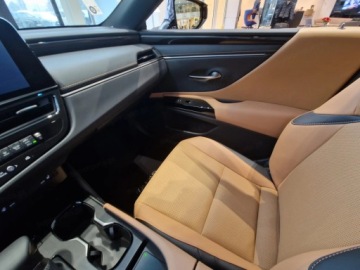 Lexus ES VII (XV70) Sedan Facelifting 300h 218KM 2025 LEXUS ES 300h Business Edition 2.5 E-CVT Sedan 218KM 2025, zdjęcie 9