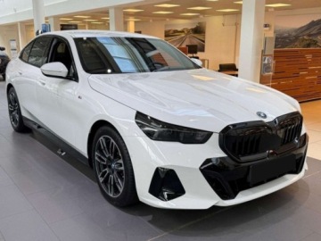 BMW Seria 5 G90-91 Touring 2.0 520d 197KM 2026 Od ręki - 520d xDrive (197KM) | Harman Kardon + Zawieszenie sportowe, zdjęcie 1
