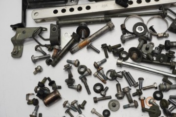 YAMAHA FZS 1000 FAZER 01-05 БОЛТЫ ВИНТЫ