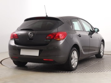 Opel Astra J Hatchback 5d 1.4 Twinport ECOTEC 100KM 2010 Opel Astra 1.4 16V, GAZ, Klima, Parktronic, zdjęcie 4