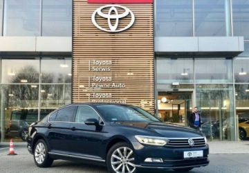 Volkswagen Passat B8 Limousine 1.8 TSI BlueMotion Technology 180KM 2017 Volkswagen Passat Passat 1.8 TSI Highline DSG Vat Marza Salon PL Naw