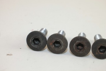 БОЛТЫ ЗАДНЕГО ТОРМОЗНОГО ДИСКА KAWASAKI ZX6R NINJA 94-97