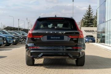 Volvo XC60 II 2025 Volvo XC 60 Plus Dark B5 AWD mild hybrid Benzyna, zdjęcie 6