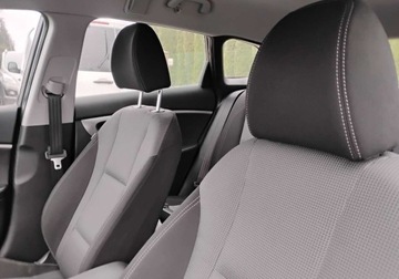 Hyundai i30 II 2015 Hyundai i30 2015r. 1.6 CRDI. Uszkodzony tyl i lekko lewy przod. Jezdzi., zdjęcie 7