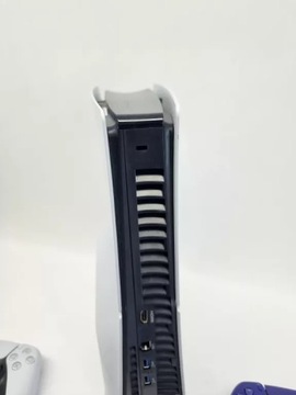 ТОНКАЯ КОНСОЛЬ PS5 С ИГРОВЫМИ ПРИВОДАМИ В КОМПЛЕКТЕ