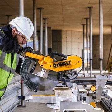 Торцовочная пила DeWALT DWS780 305 мм, 1675 Вт + стол