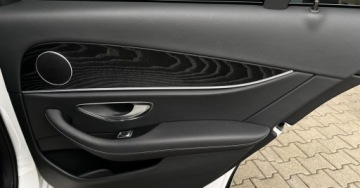 Mercedes Klasa E W213 Limuzyna 2.0 220d 194KM 2020 Mercedes-Benz Klasa E E220 4matic Od dealera Kamera cofania LED Martwe Pole, zdjęcie 20