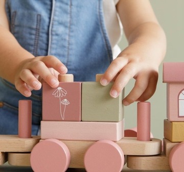 МАЛЕНЬКИЙ ГОЛЛАНДСКИЙ ДЕРЕВЯННЫЙ ПОЕЗД