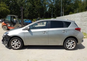 Toyota Auris II 2016 Toyota Auris Okazja 1.8 Hybryda 100KM, zdjęcie 6