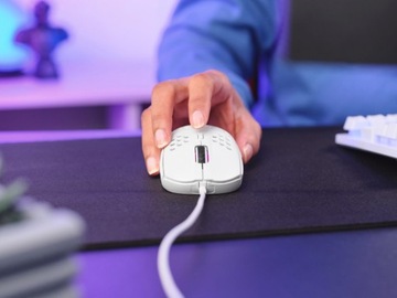 Ультра -световые кабельные игры мыши 65G Компьютерная мышь для светодиодных игроков