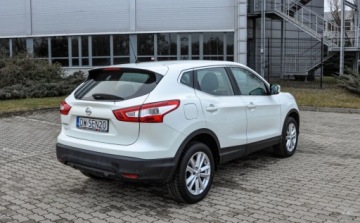 Nissan Qashqai II Crossover 1.2 DIG-T 115KM 2016 Nissan Qashqai Salon PL 114 tys. km Bezwypadkowy 2016 r. 1.2 Benzyna 115KM, zdjęcie 3