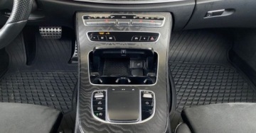 Mercedes Klasa E W213 Limuzyna Facelifting 2.0 E220d 194KM 2022 Mercedes-Benz Klasa E SalonPL AMG Night LED Kamera 360 Keyless Ambiente AS, zdjęcie 12