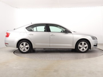 Skoda Octavia III Liftback Facelifting 1.5 TSI ACT 150KM 2019 Skoda Octavia 1.5 TSI, Salon Polska, Klima, zdjęcie 5