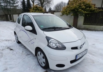 Toyota Aygo I Hatchback 3d 1.0 VVT-i 68KM 2010 Toyota Aygo mala tania niezawodna BEZ RDZY klima Benzyna 68KM, zdjęcie 2