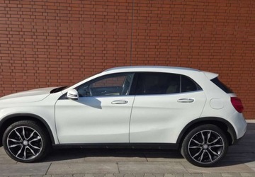 Mercedes GLA I Off-roader 2.0 250 211KM 2017 Mercedes-Benz GLA Mercedes-Benz GLA 250 4Matic 7G-DCT AMG Line 2.0 Benzyna, zdjęcie 11