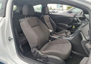 Opel Astra J GTC 1.6 Turbo ECOTEC 180KM 2013 Opel Astra Opel Astra IV GTC 1.6 T Enjoy 180KM 1.6 Benzyna 180KM, zdjęcie 19