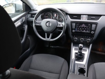 Skoda Octavia III Liftback 1.6 TDI CR DPF 110KM 2015 Skoda Octavia 1.6 TDI, Salon Polska, Xenon, zdjęcie 6