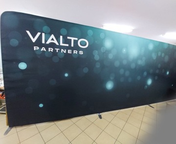 Текстильная рекламная стена 8х3м, прямая, двусторонняя