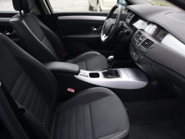 Renault Laguna III Hatchback 2.0 16v 140KM 2007 Renault Laguna 2.0 16V, Navi, Klima, Klimatronic, zdjęcie 8