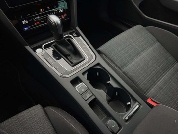 Volkswagen Passat B8 Variant Facelifting 2.0 TDI SCR 150KM 2022 Volkswagen Passat 2.0 TDI 150KM Business DSG SerwisASO Acc Led Nawi AppCon, zdjęcie 22