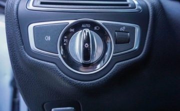 Mercedes Klasa C W205 2017 Mercedes-Benz Klasa C Mercedes-Benz C180d 1.6 Diesel 116KM, zdjęcie 25