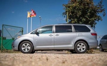 Toyota Sienna III 3.5 V6 266KM 2017 Toyota Sienna Toyota Sienna III 3.5 AUTOMAT 3.5 Benzyna 265KM, zdjęcie 4