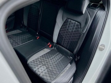 Volkswagen Golf VII Hatchback 5d Facelifting 1.5 TSI ACT 150KM 2020 Volkswagen Golf Volkswagen Golf VIII 1.5 eTSI 150KM DSG R-Line LED Kamer, zdjęcie 18