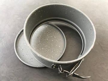TORTOWNICA FORMA MINI GRANITOWA ROZPINANA 12CM