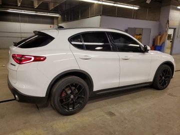 Alfa Romeo Stelvio SUV 2.0 Turbo 280KM 2018 Alfa Romeo Stelvio Ti Sport 2018 2.0l 2.0 Benzyna 280KM, zdjęcie 3