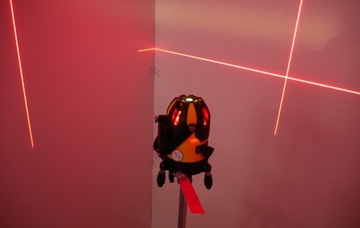 Многолинейный лазерный уровень CROSS 4.1 LAMIGO Red Определяет УКЛОНЫ