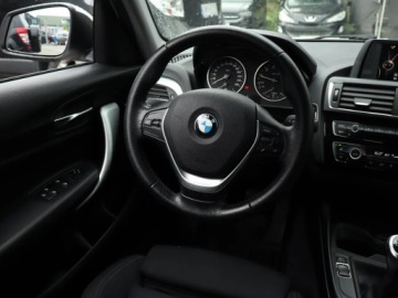 BMW Seria 1 F20-F21 Hatchback 5d Facelifting 2015 120i 177KM 2015 BMW 1 120i, Salon Polska, Klima, Klimatronic, zdjęcie 6