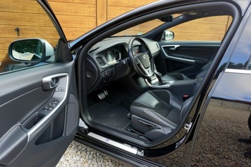 Volvo V60 I Kombi Facelifting 2.0 D4 DRIVE-E 190KM 2018 VOLVO V60 D4 190KM GEARTRONIC R-DESIGN, CZARNA PERŁA, BI-XENON, ALCANTARA !, zdjęcie 10