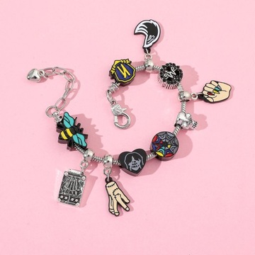 Браслет с металлическими подвесками в виде серии «Уэнсдей Аддамс»