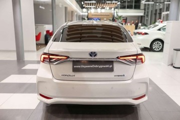 Toyota Corolla XII Sedan 1.8 Hybrid 122KM 2019 Toyota Corolla 1.8 Hybrid Executive 1.8 Hybryda 122KM, zdjęcie 4