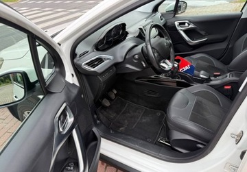 Peugeot 2008 I SUV Facelifting 1.2 PureTech 110KM 2017 Peugeot 2008 1.2 T NAVI Ledy Panorama dach 1.2 Benzyna 110KM, zdjęcie 8