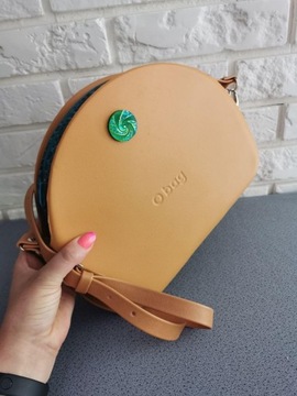 Obag Moonlight с блестящими графитовыми пуговицами на сумочке