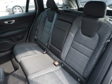 Volvo V60 II  2024 Volvo V60 2,0T 177 aut Hak Ogrz,Kier.+4xFotele Kamera DVD DAB NFC perła TOP, zdjęcie 20