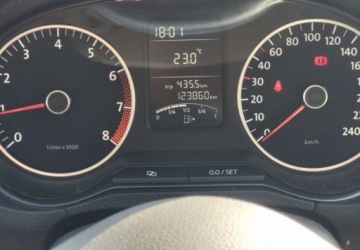 Volkswagen Polo V Hatchback 5d 1.2 70KM 2010 Volkswagen Polo VW POLO kLIMATRONIK 1.2 Benzyna 70KM, zdjęcie 13