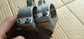 КРЕПЛЕНИЕ КРОНШТЕЙНА РУЛЯ YAMAHA YZF 600 CLIPONY